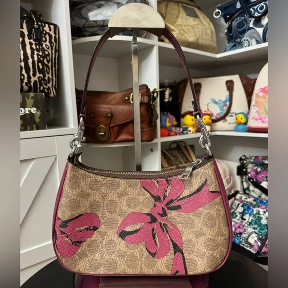 Coach Teri with Bow Print Shoulder Bag - Picture 3 of 9